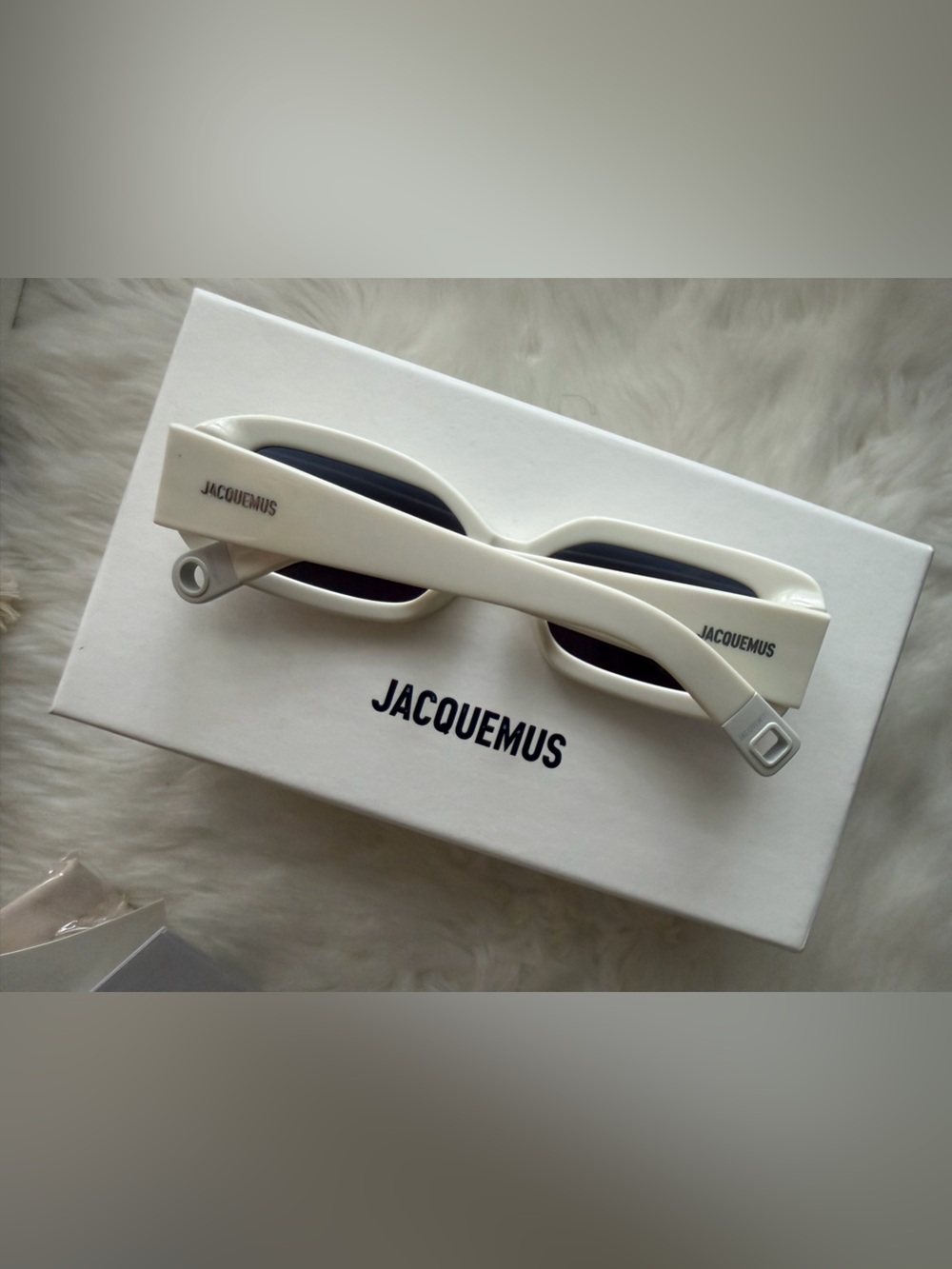 New! Jacquemus White Cream Rectangular Sunglasses with Dark Blue Lenses - Picture 4 of 9